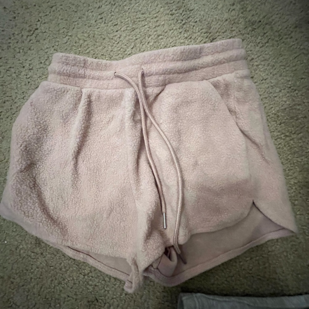 Women’s S pink fuzzy shorts
